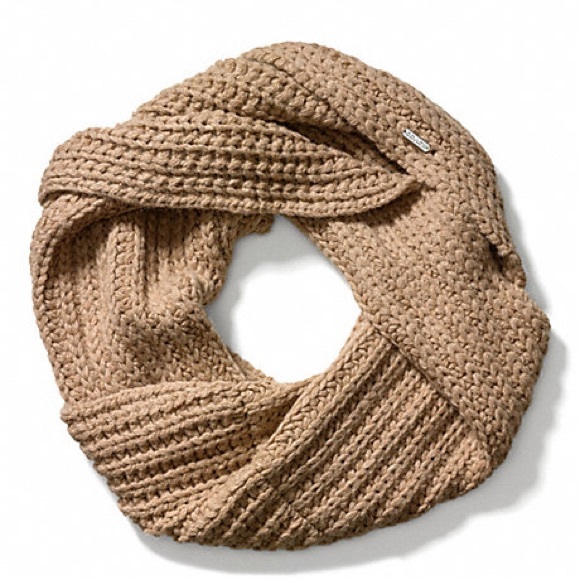Coach Accessories - NWT‼️Coach chunky twisted cowl